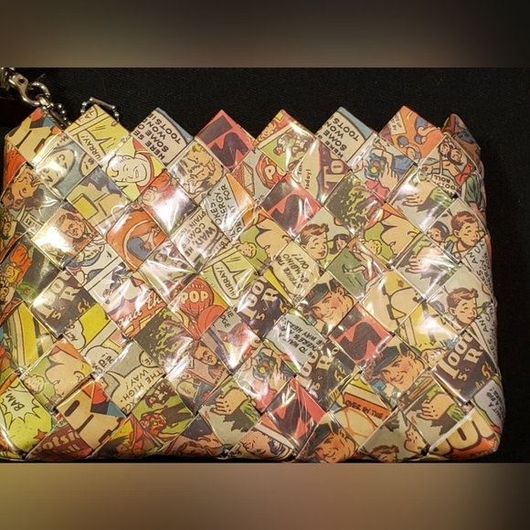 ♥️ NWOT Nahui Ollin For Tootsie Roll / Pop Owl Wrapper Clutch Purse Wristlet ♥️ - Picture 2 of 9